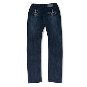 Dereon dark wash low rise jeans with rhinestone fleur de lis design